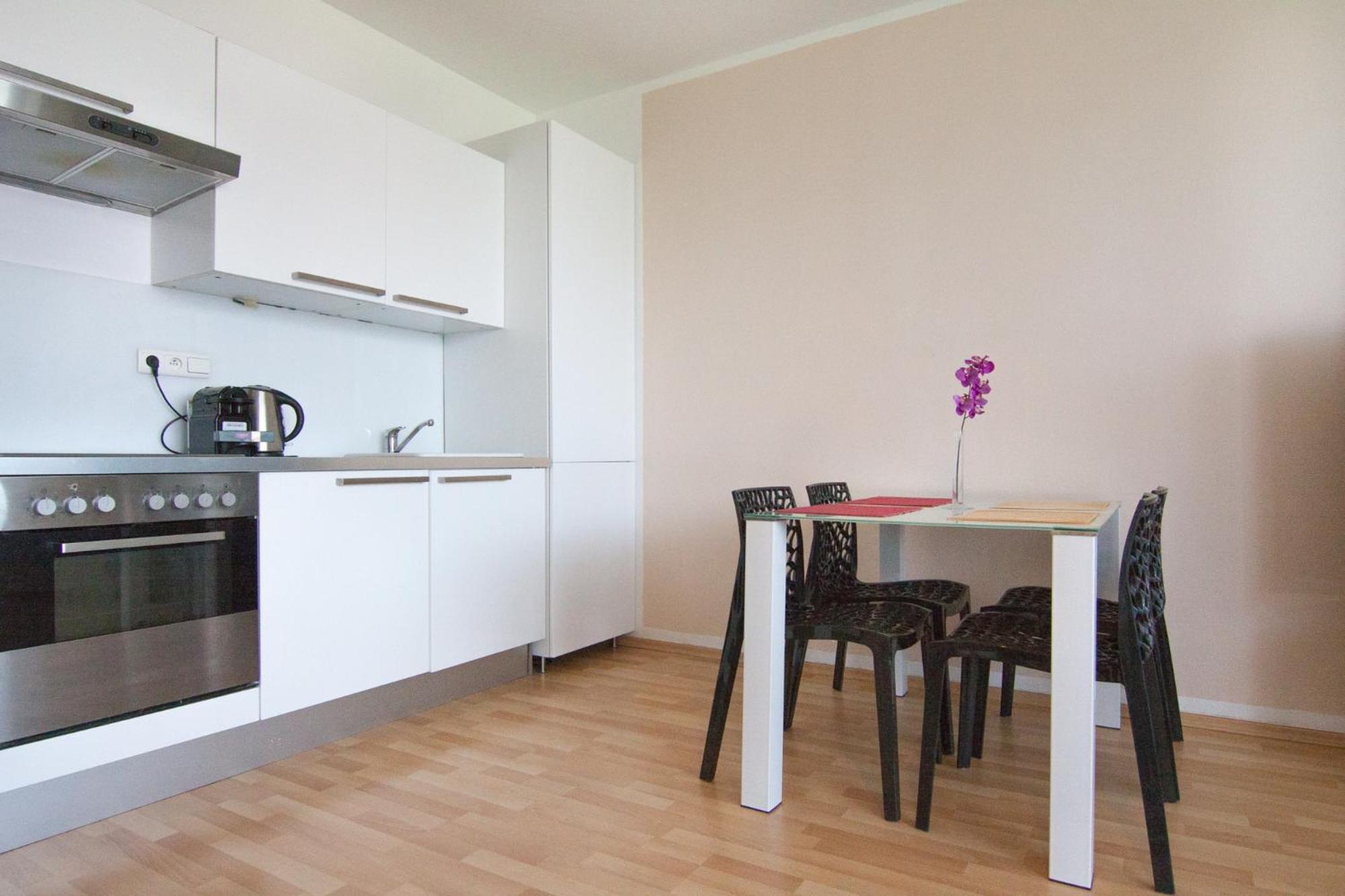 After Six Apartment Bratislava Exteriör bild
