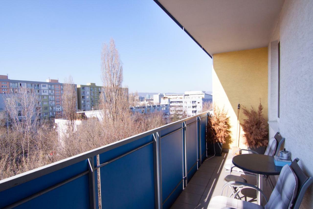 After Six Apartment Bratislava Exteriör bild
